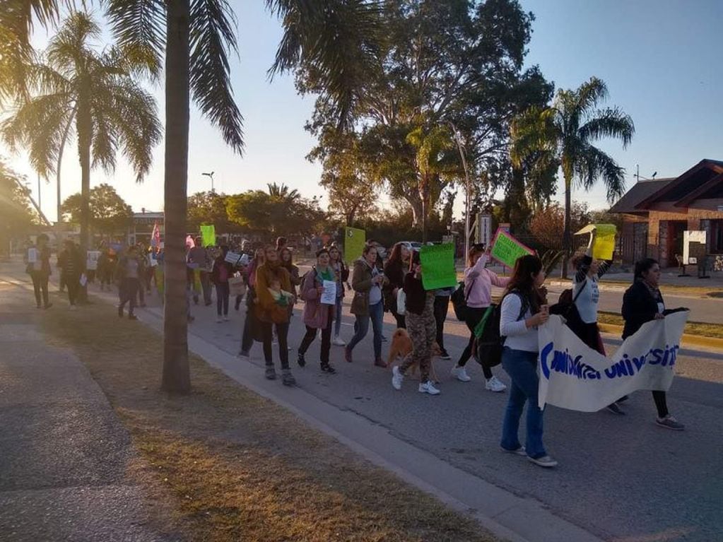 Protesta de jóvenes estudiantes  en Villa Dolores