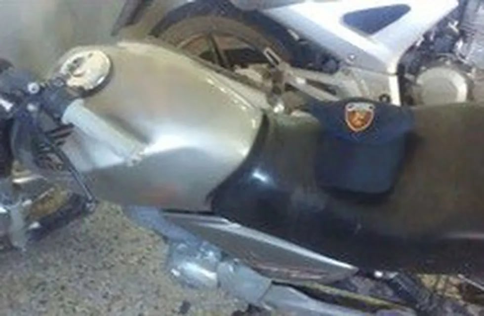 La moto que fue robada y luego recuperada por los efectivos policiales. (Rosario Alerta)