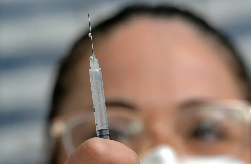Vacunación contra el Covid 19 (Foto: Orlando Pelichotti / Los Andes)
