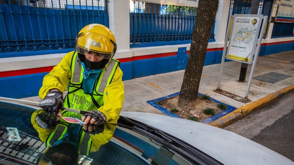 Vuelven las restricciones para estacionar en calles y avenidas porteñas: cómo evitar multas