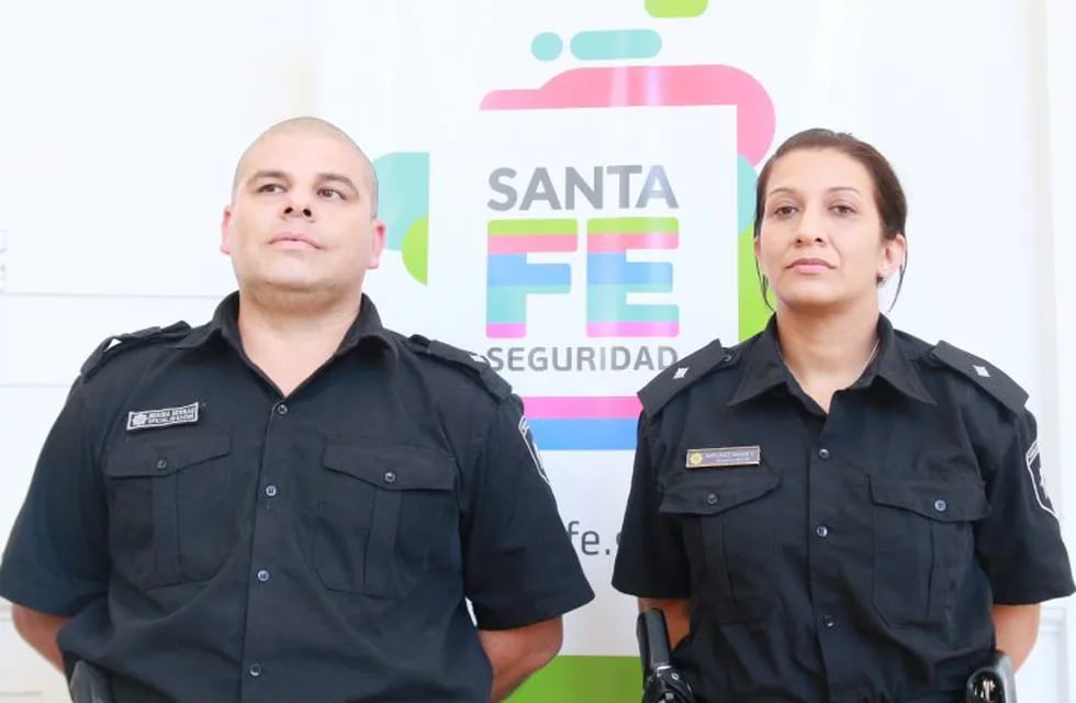 Oficial Hernan Medina y la suboficial Sandra Antunes