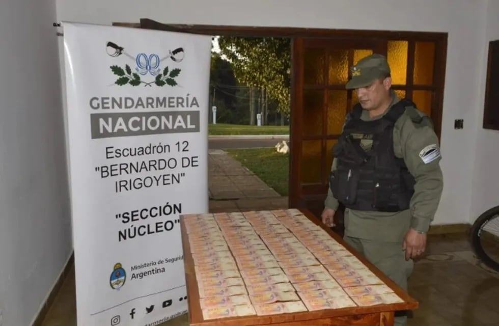 Secuestran contrabando de divisas en Bernardo de Irigoyen.