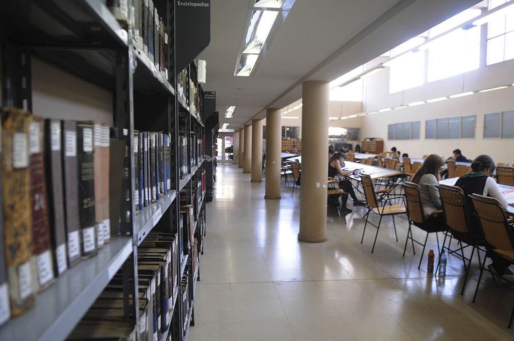 Mendoza 09 de Agosto de 2016 Biblioteca San Martín

La Biblioteca General San Martín suma nuevas salas para los estudiantes.

