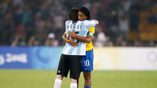 Lionel Messi lamentó la muerte de la madre de Ronaldinho