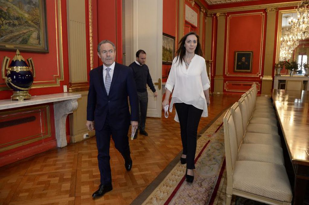 La gobernadora María Eugenia Vidal junto a uno de losresponsables de la investigación interna, el ministro de Justicia bonaerense, Gustavo Ferrari (DYN)