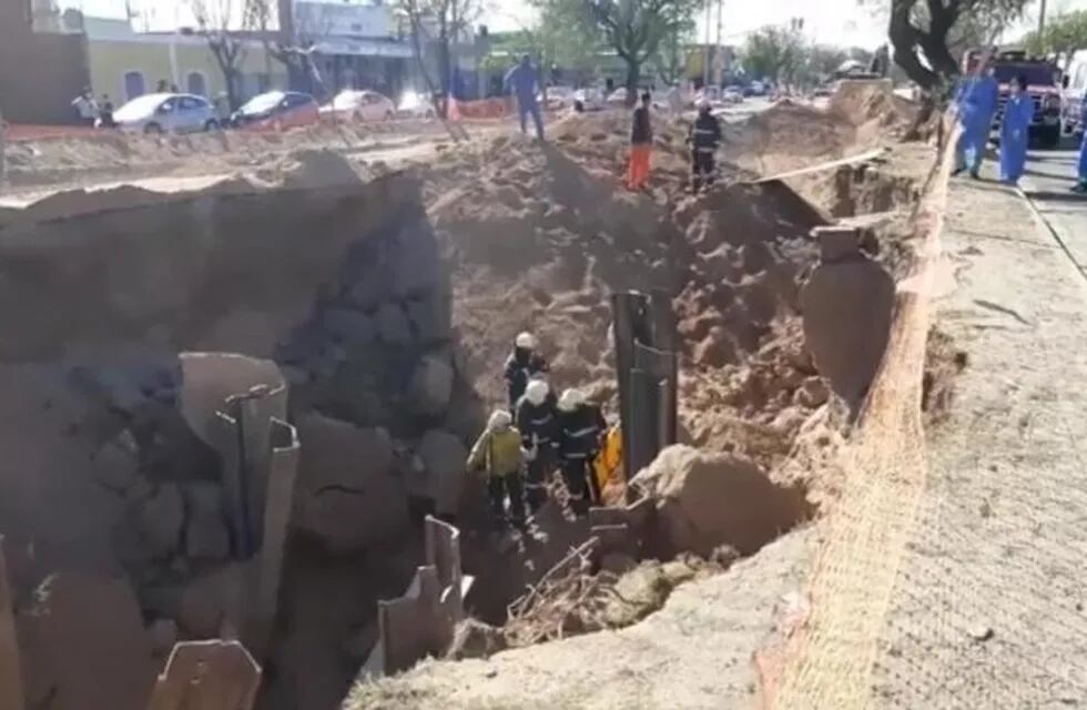 Bomberos de San Luis rescatan a 3 obreros de la construcción