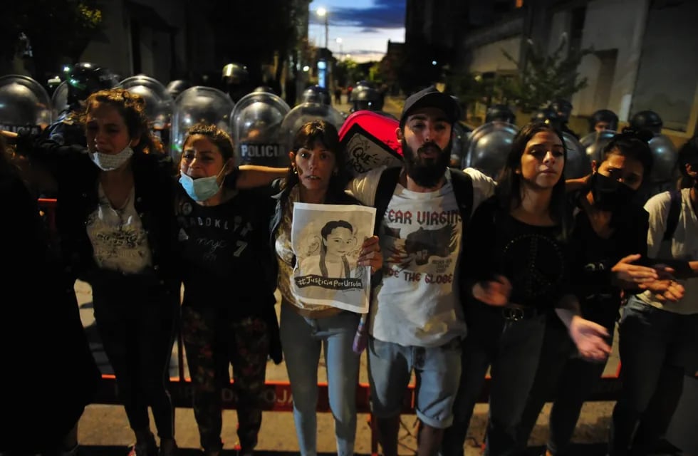 Marcha por Úrsula Bahillo, una de las víctimas que ya había denunciado a su agresor. (Foto: Clarín)