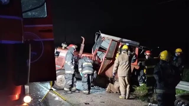 Accidente camioneta y tractor sobre Ruta 19 Arroyito