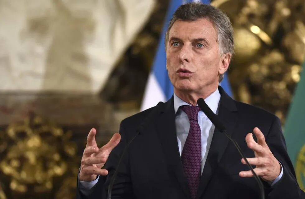 Argentina's President Mauricio Macri speaks during a joint press conference with Portuguese Primer Minister  ensuing a working meeting at the Casa Rosada presidential palace in Buenos Aires on June 13, 2017. / AFP PHOTO / EITAN ABRAMOVICH buenos aires mauricio macri visita oficial del primer ministro portugal encuentro reunion de mandatarios presidente argentino bienvenida