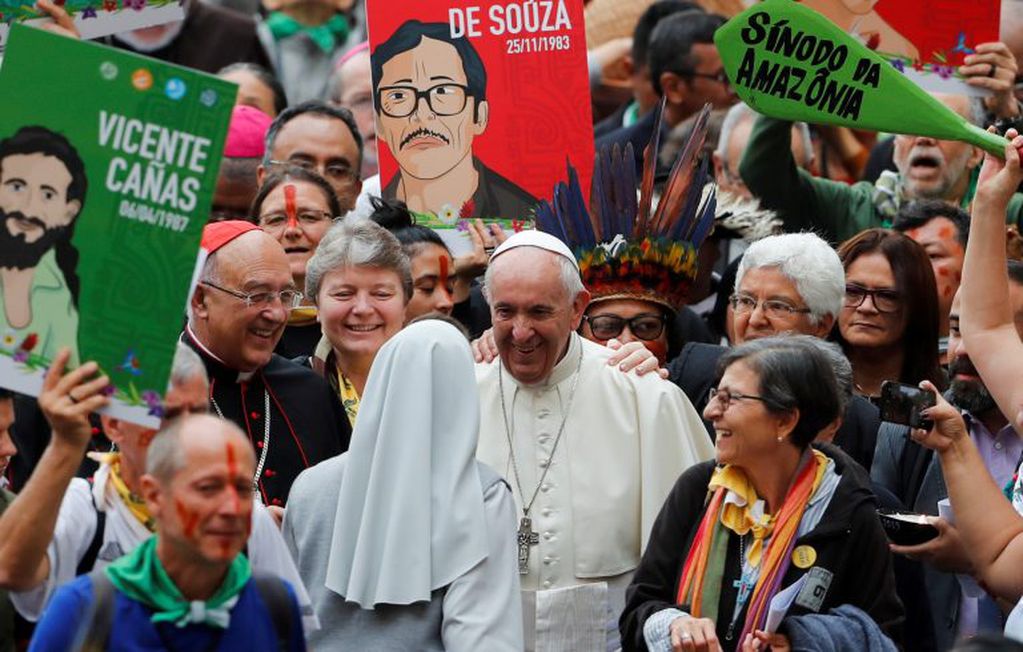 El Sínodo reúne también a 35 mujeres entre religiosas y laicas. Foto: REUTERS/Remo Casilli.