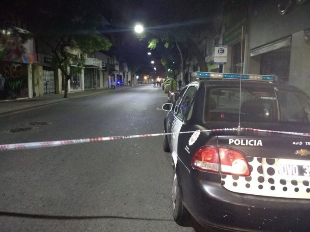 Los disparos ocurrieron en la fachada de un edificio en San Luis 1451. (@belitaonline)