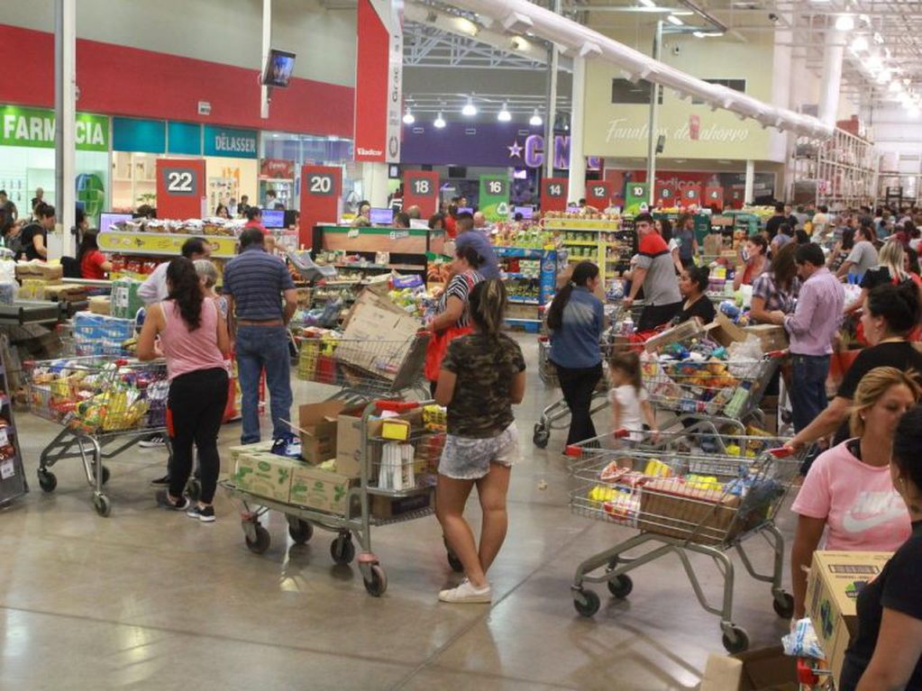 Supermercados y mayoristas colapsados por el coronavirus en mendoza
