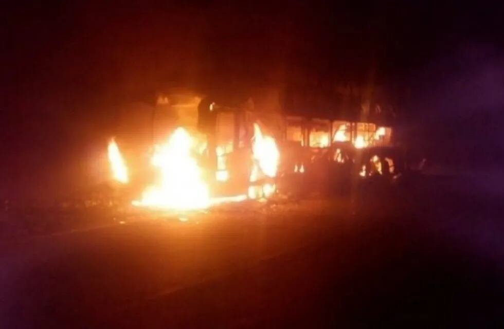 Se incendió un colectivo en Entre Rios.