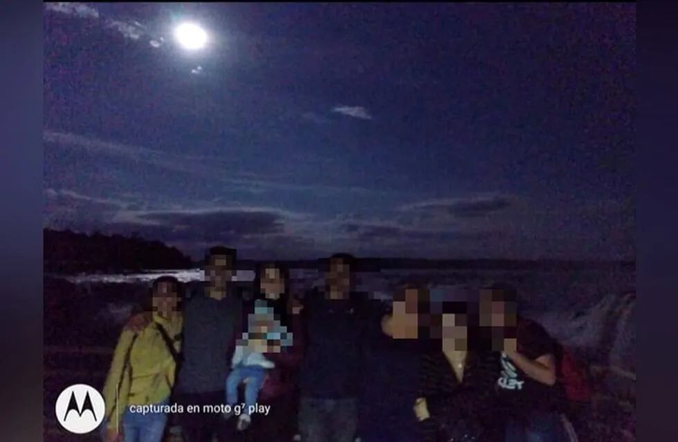 Pese a que está suspendido, una familia realizó “el paseo de luna llena” en Cataratas y desató el enojo en la comunidad