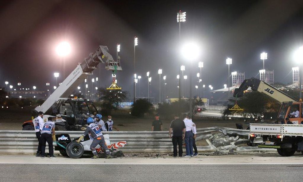 Accidente en la F1: el auto de Grosjean se partió en dos