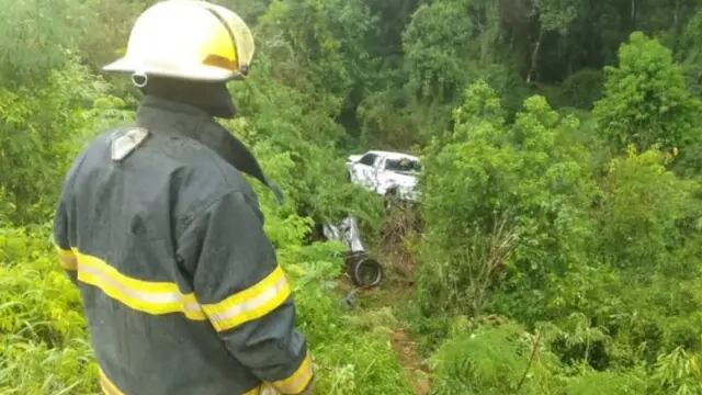 Cuatro iguazuenses despistaron sobre la Ruta Nacional N°12