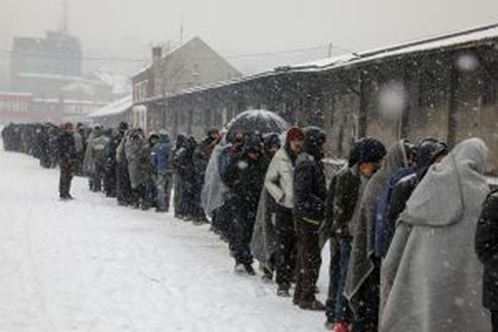 Migrants stand in line to receive free food outside a derelict customs warehouse in Belgrade, Serbia January 9, 2017. REUTERS/Marko Djurica