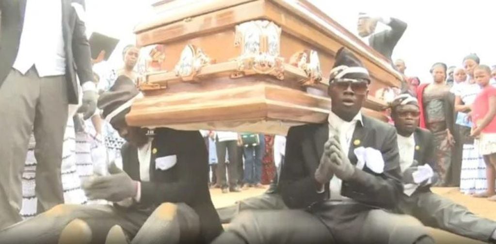 Los sepultureros ghaneses que saltaron a la fama por los videos virales. (IG)