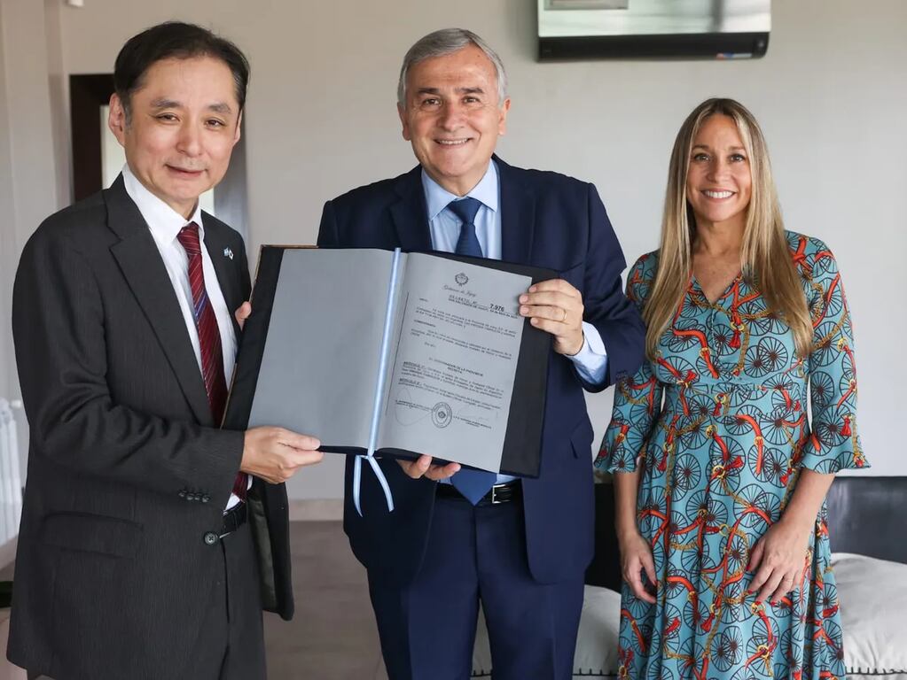 El gobernador Gerardo Morales recibió al embajador de Japón en la Argentina, Hiroshi Yamauchi, para dialogar sobre las inversiones niponas en Jujuy en materia de producción de carbonato de litio.