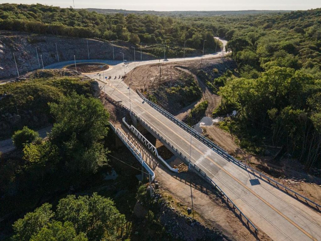 Habilitan el nuevo puente sobre el río Aschochinga (Gobierno de Córdoba)