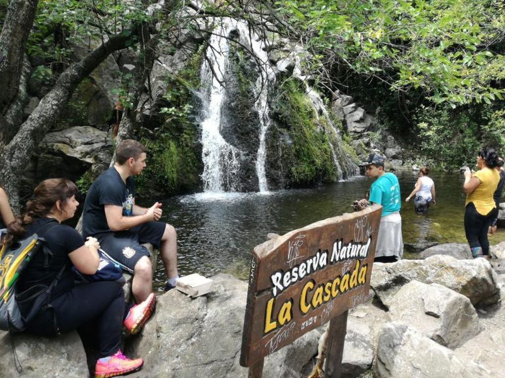 La Reserva Natural La Cascada es una de las alternativas para visitar en un paseo con un contacto directo con la naturaleza.