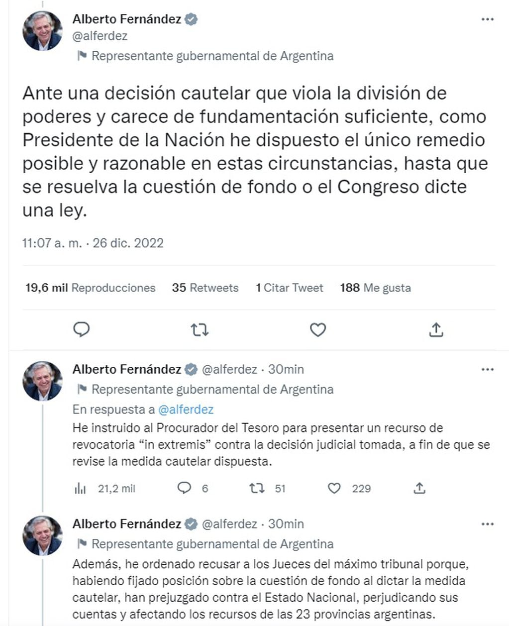 Los tuits de Alberto Fernández: finalmente acatará el fallo de la Corte (Twitter)