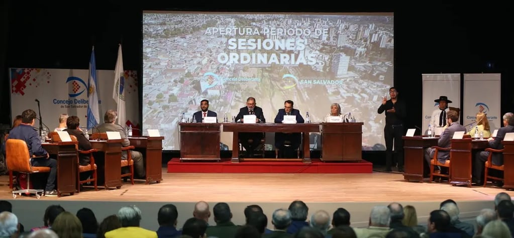 El intendente de San Salvador de Jujuy, Raúl Jorge, dejó inaugurado un nuevo período de sesiones ordinarias del Concejo Deliberante con un discurso en el que también se refirió a la problemática del transporte de pasajeros.