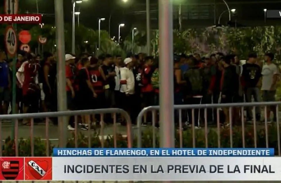 La barra de Flamengo fue al hotel de Independiente. (Foto: Captura de pantalla)