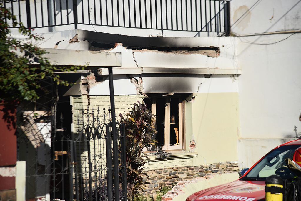 Explosión en una casa de barrio San Vicente. (Pedro Castillo / La Voz)