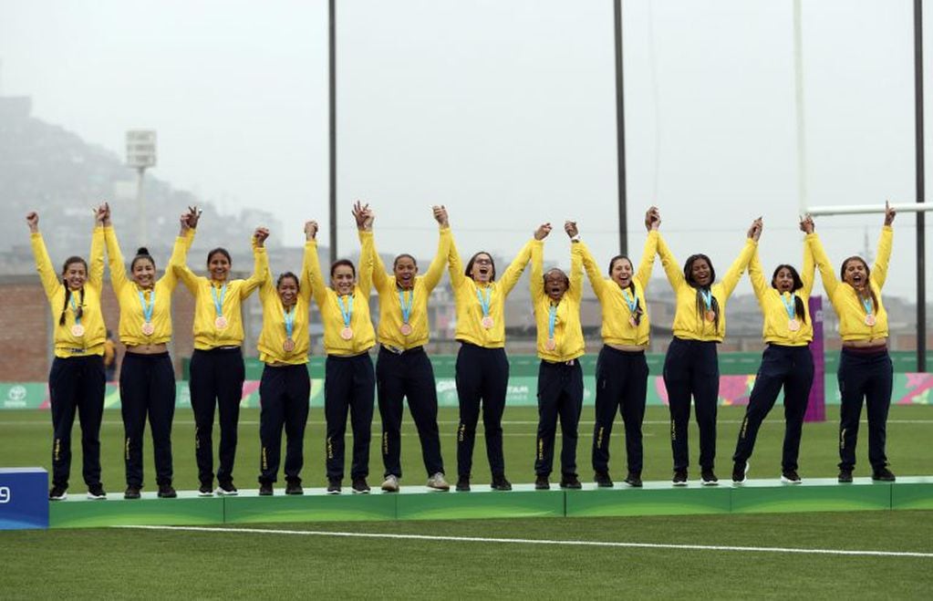 El equipo de Colombia, medalla de bronce en el seven de Rugby de los Panamericanos. Ante este equipo Argentina sufrió la primera derrota. (AP)
