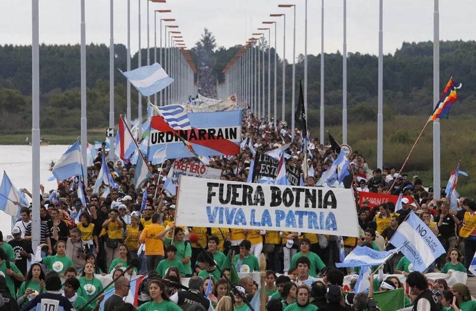 Marcha al Puente Internacional en contra de BOTNIA
