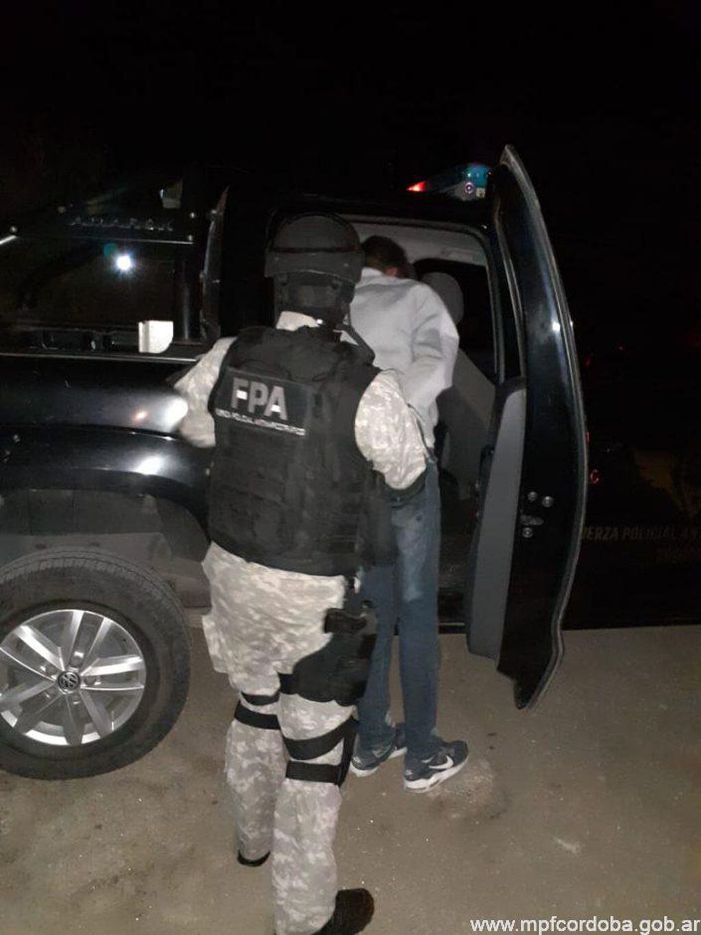 Dos hombres y una mujer detenidos e imputados por "Comercialización de estupefacientes y Tenencia ilegal de armas de fuego" en Tanti. (Foto: Ministerio Público Fiscal).