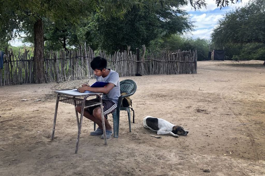 Vive en un paraje muy apartado y su familia no tiene los recursos necesarios para que estudie en la ciudad de Salta.