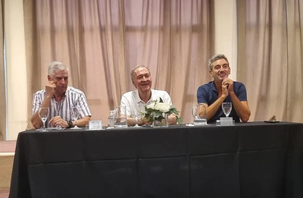 El gobernador Juan Schiaretti, con los diputados Carlos Gutiérrez y Florencio Randazzo (La Voz).