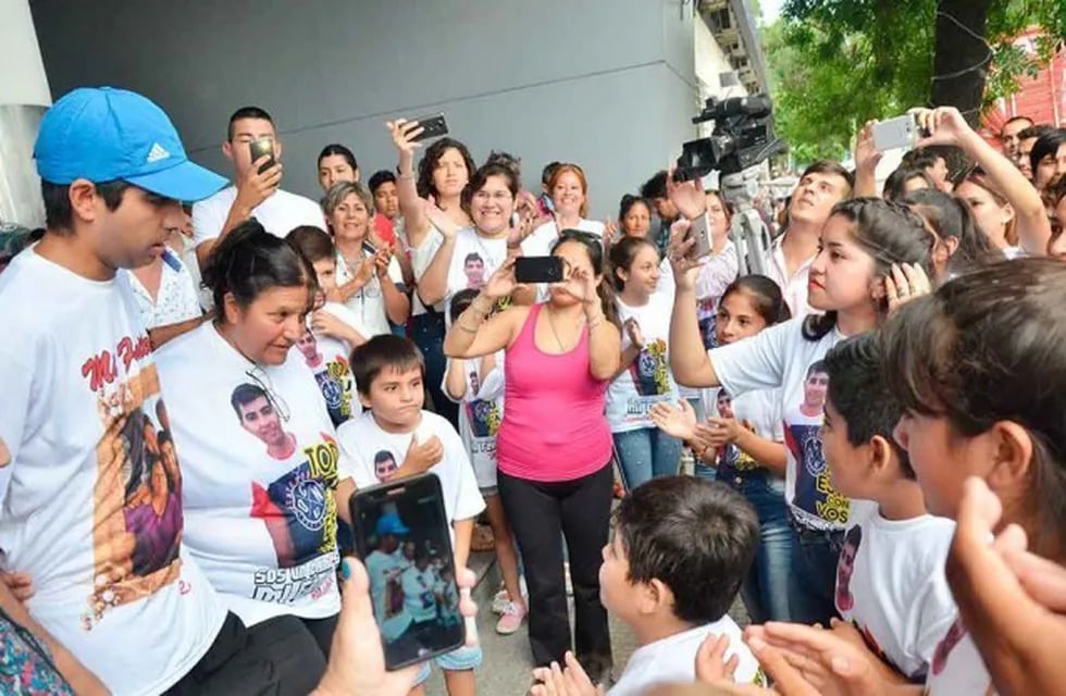 Celebraron el alta médica de René en las puertas del hospital (Ministerio de Salus Pública de Tucumán)