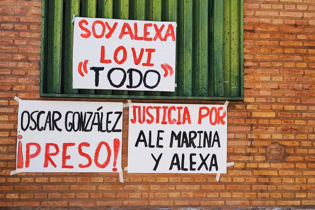 Familiares de víctimas del accidente en las Altas Cumbres protestaron contra Oscar González en Traslasierra. (La Voz)