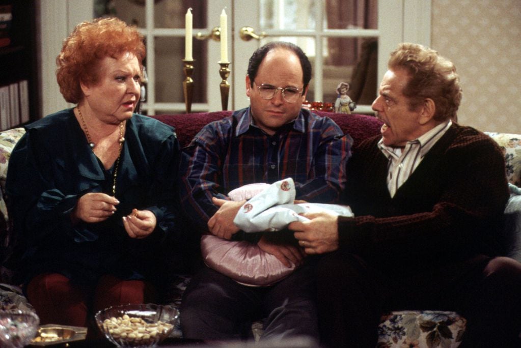 Estelle, George y Frank Costanza en la serie ícono de los '90 'Seinfeld'.