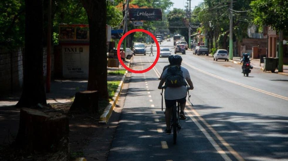 Desde la Municipalidad de Puerto Iguazú recuerdan que está prohibido estacionar sobre bicisendas.