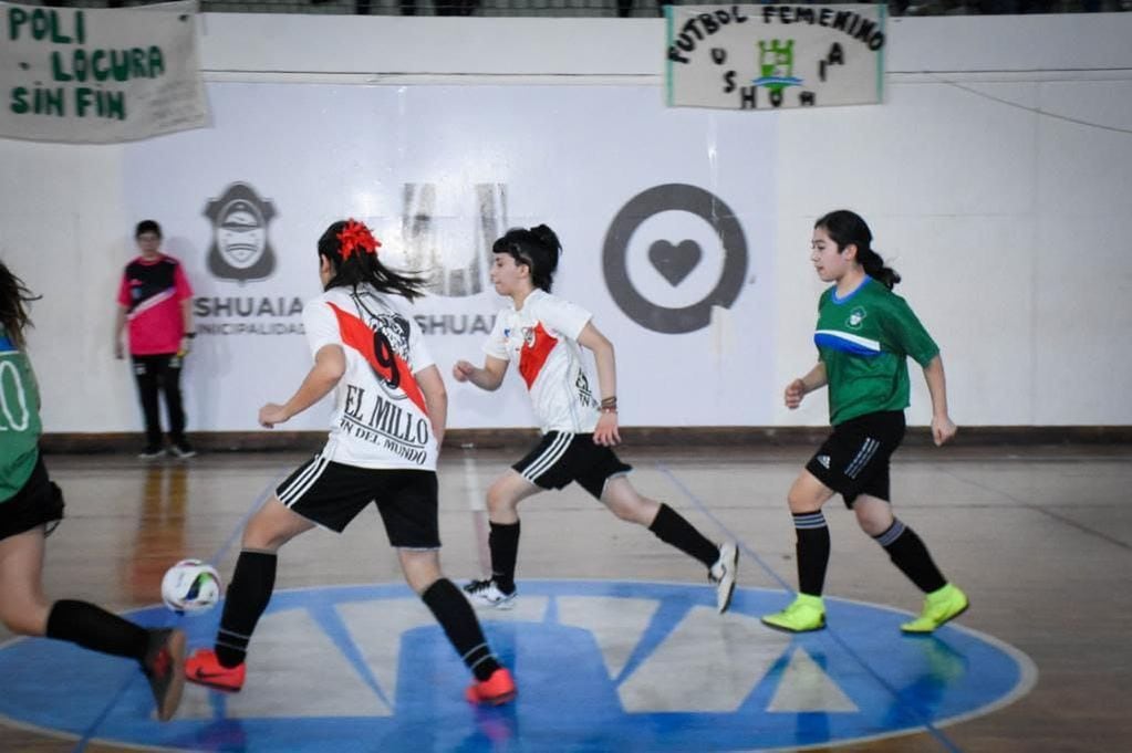 Futsal femenino, las chicas participantes eran amateurs.