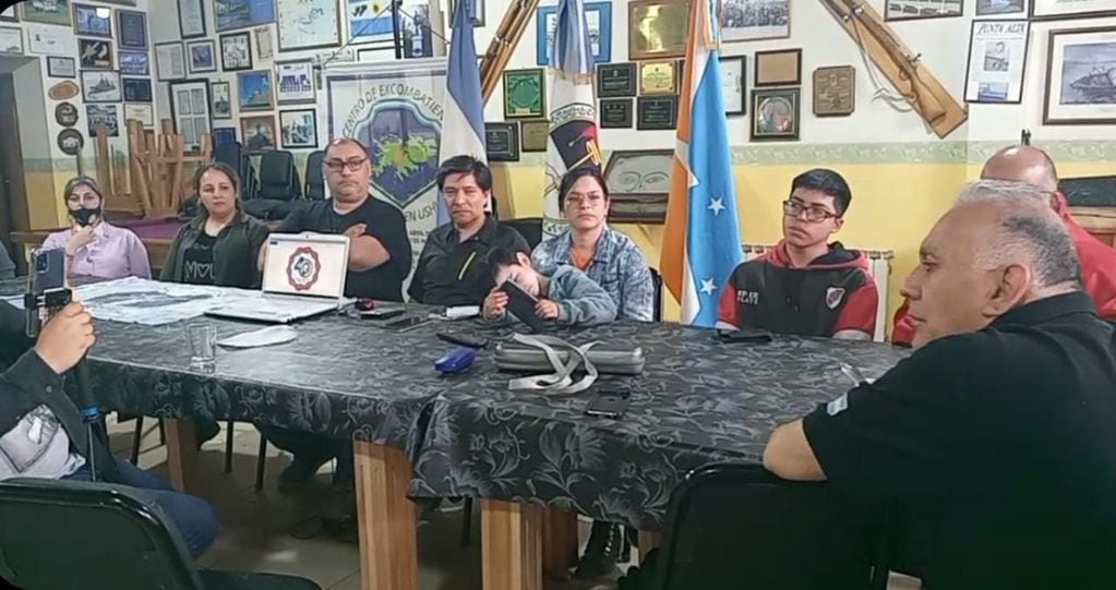 Herederos de la Causa Malvinas, acompañados por el VGM Conrado Zamora. 