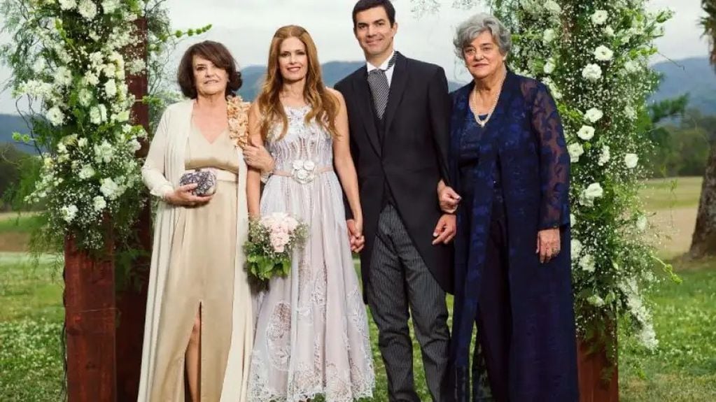 Lizie de Macedo, Isabel Macedo, Juan Manuel Urtubey y lía "Licha" Mera Figueroa en el casamiento del exgobernador y la actriz.