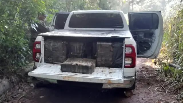 Puerto Esperanza: hallan camioneta abandonada repleta de marihuana