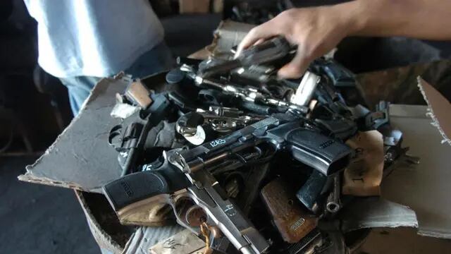 Desarme. Cada tanto, la Justicia provincial ordena inutilizar las armas secuestradas en operativos. (Ramiro Pereyra/Archivo)