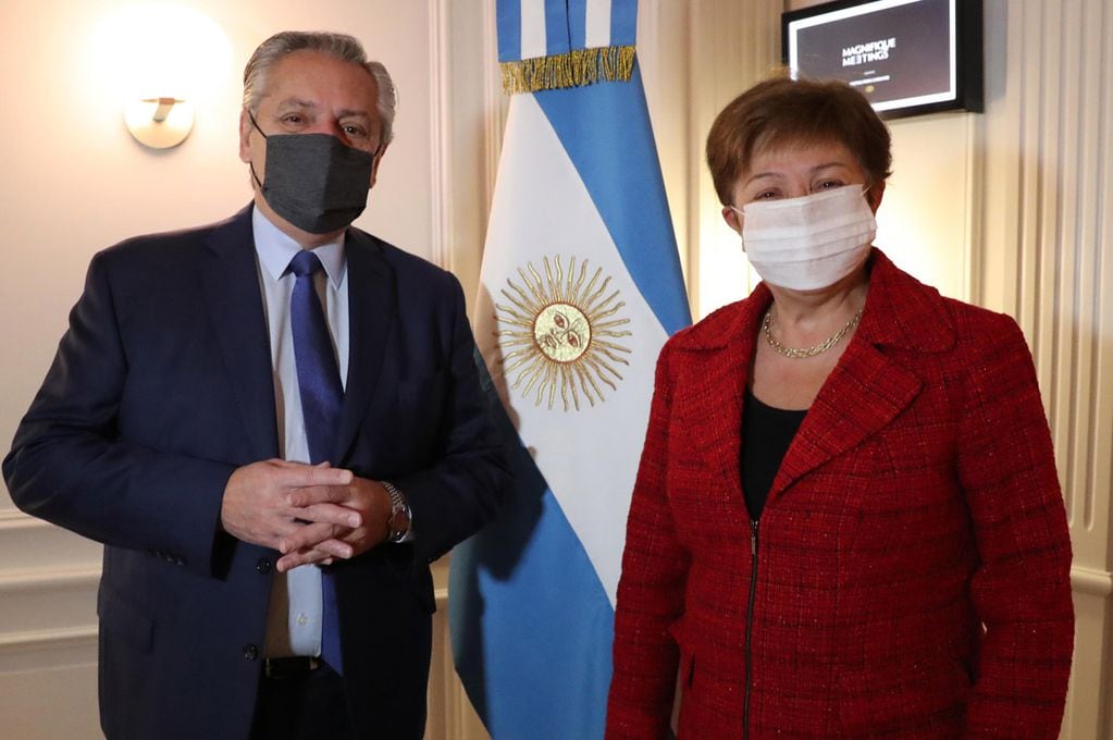 El presidente Alberto Fernández con la directora gerente del Fondo Monetario Internacional, Kristalina Georgieva. (Foto: Presidencia)