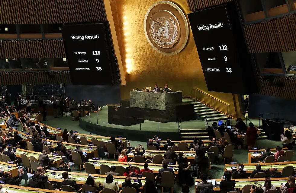 Argentina votó a favor de la resolución que permite investigar violaciones a Derechos Humanos en la invasión de Rusia a Ucrania.