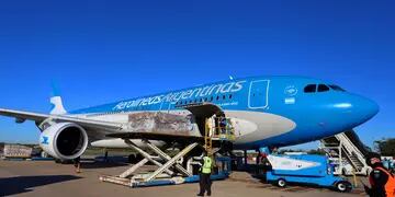 Un avión de Aerolíneas Argentinas trasladó insumos médicos desde China.