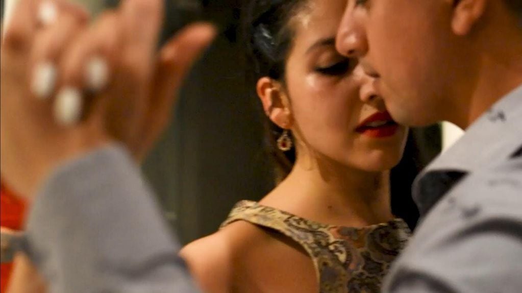 Fernanda Qüesta en acción. La cordobesa baila y enseña tango en el mundo