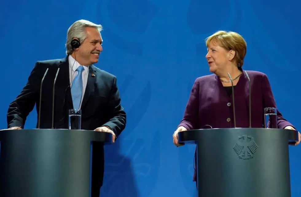 Angela Merkel y Alberto Fernández estuvieron reunidos por más de dos horas en 2020 (Foto: AP)