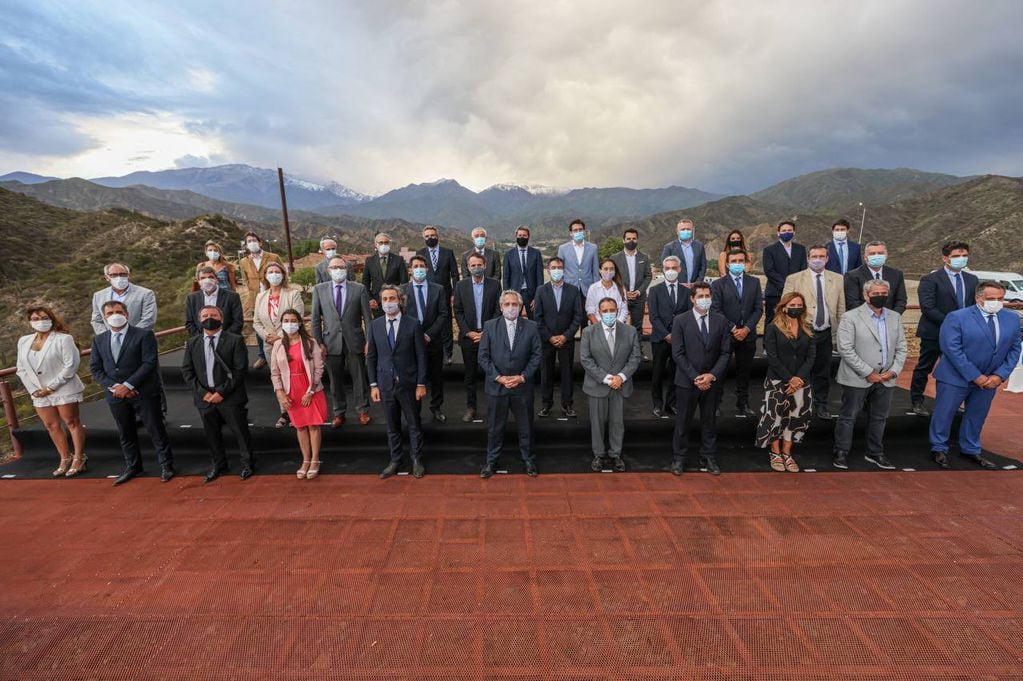 Alberto Fernández encabezó la segunda reunión del Gabinete Federal en Chilecito, capital alterna de La Rioja. (Twitter: @FrenteDeTodos)