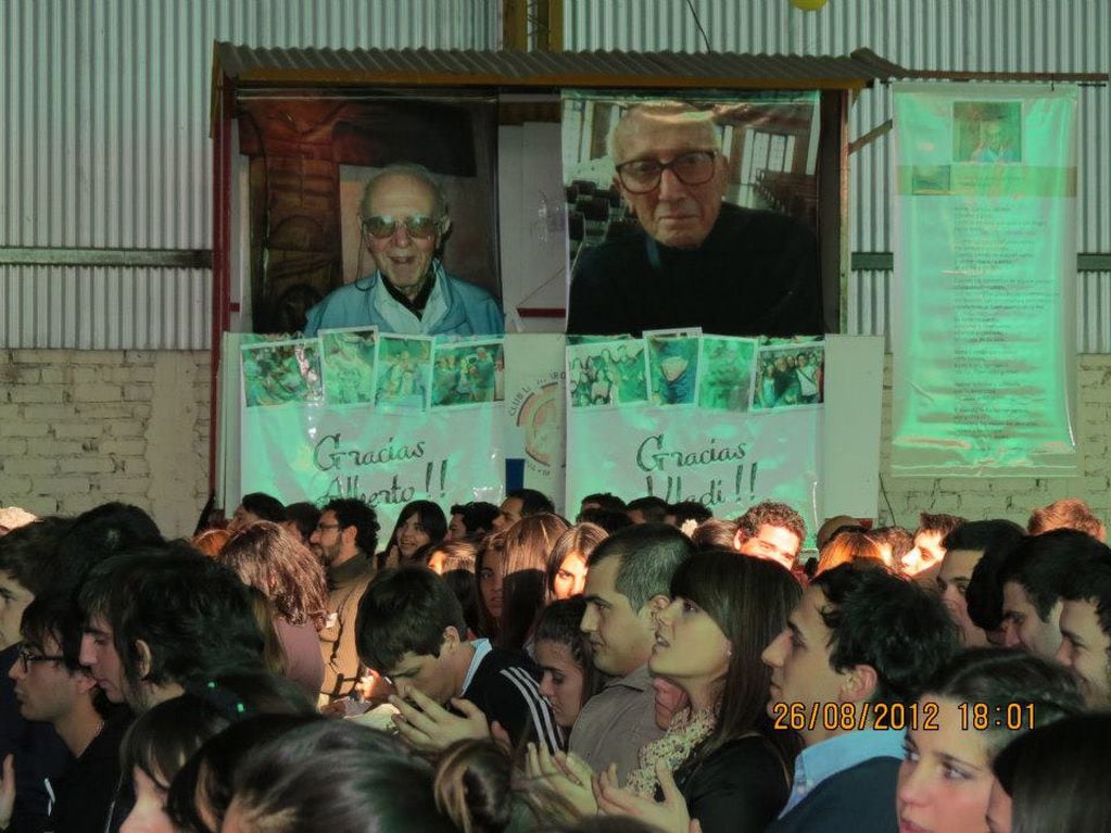 Homenaje al Padre Vladimiro Rossi por parte de su comunidad
